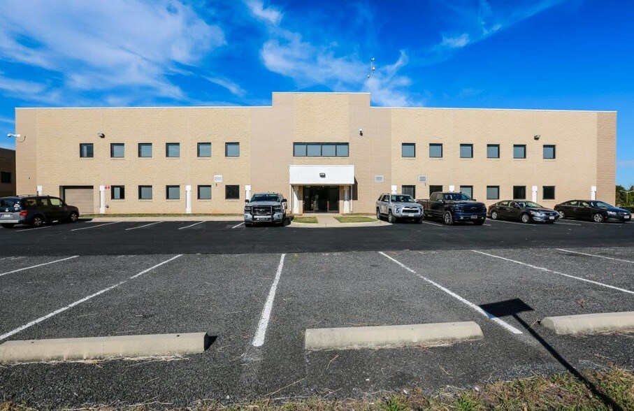 8886 Rixlew Ln, Manassas, VA à louer - Photo du bâtiment - Image 3 de 5