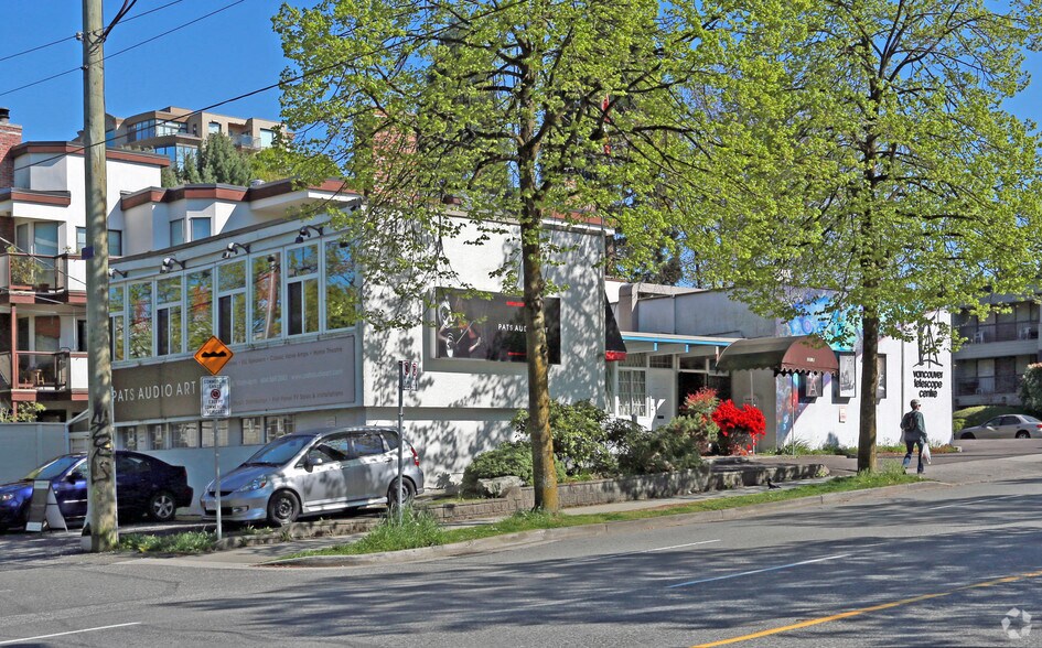 2578 Burrard St, Vancouver, BC à louer - Photo du bâtiment - Image 3 de 3
