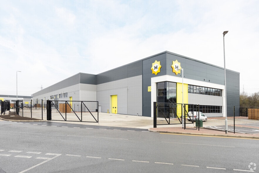 Chelmsford Rd, Rayleigh for lease - Primary Photo - Image 1 of 18