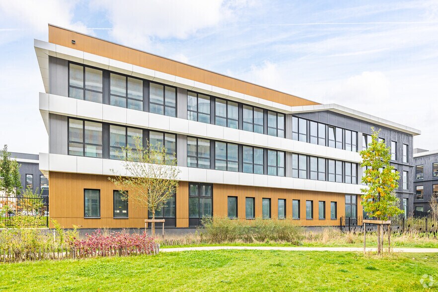 Flex dans Nanterre à louer - Photo du bâtiment - Image 3 de 3