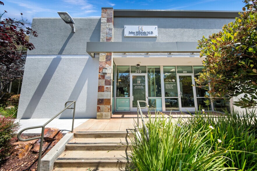 11199 Sorrento Valley Rd, San Diego, CA à vendre - Photo du bâtiment - Image 2 de 13