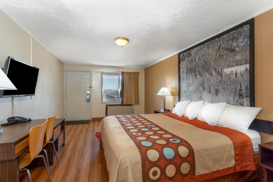1710 Harrison Dr, Evanston, WY à vendre - Photo du bâtiment - Image 2 de 8