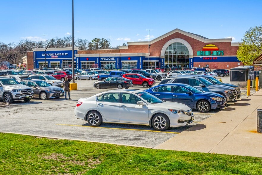 858 Middle Rd, Bettendorf, IA for lease - Building Photo - Image 3 of 13