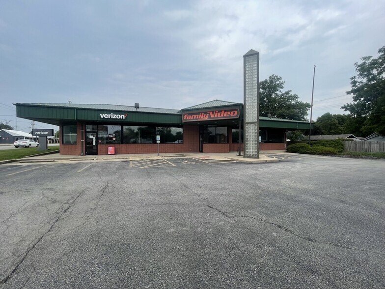 603-605 W Van Buren St, Clinton, IL à louer - Photo du bâtiment - Image 2 de 4