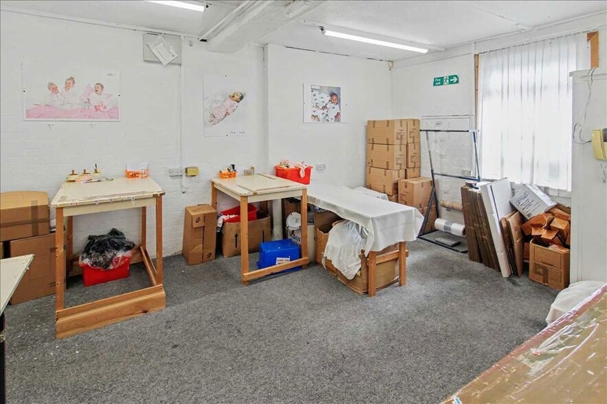 King St, Eastwood for sale - Interior Photo - Image 3 of 17