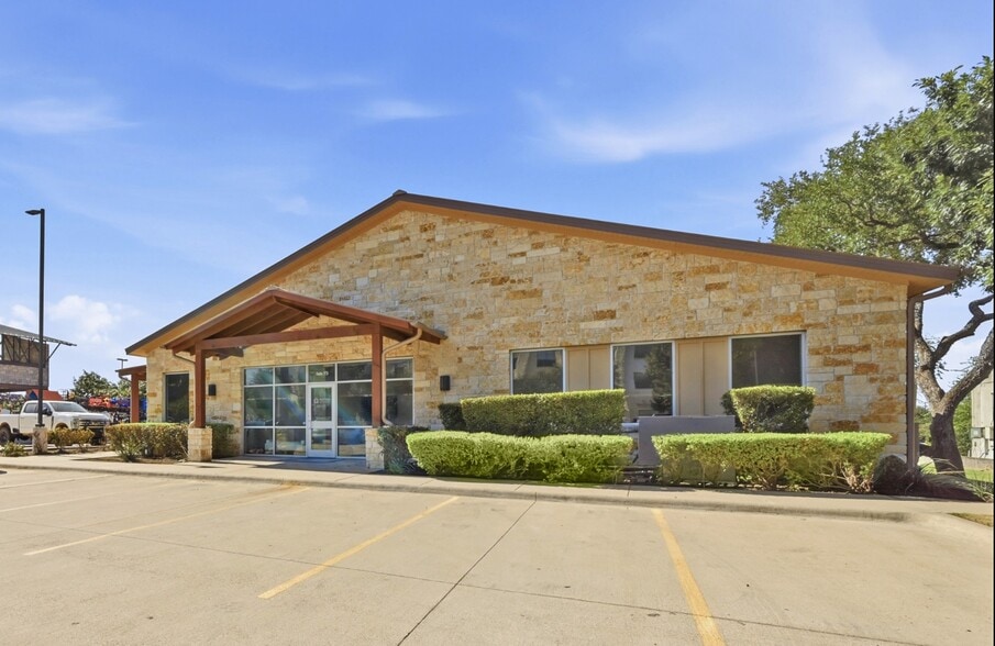 333 E Highway 290, Dripping Springs, TX for lease - Building Photo - Image 2 of 30