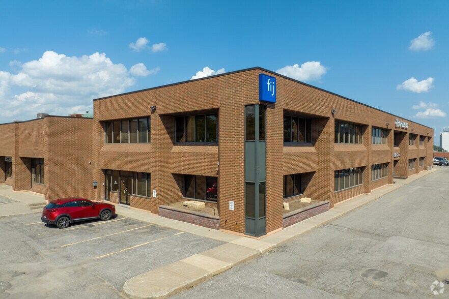 50 W Pearce St, Richmond Hill, ON for sale - Primary Photo - Image 1 of 1