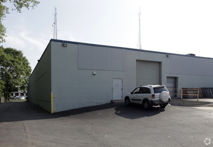 120 Fairchild Ave, Plainview, NY for lease - Building Photo - Image 2 of 2