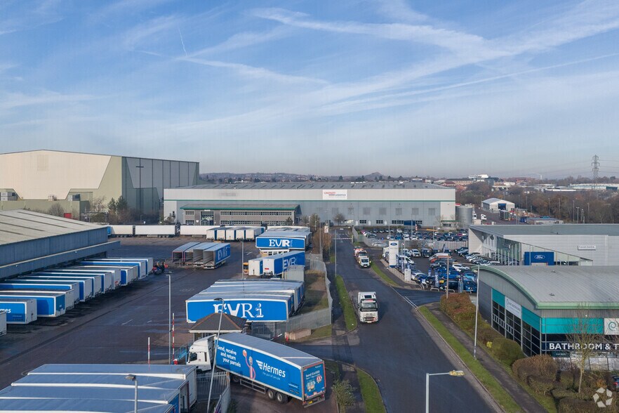 12 Hamilton Way, Nuneaton à vendre - Photo du bâtiment - Image 2 de 2