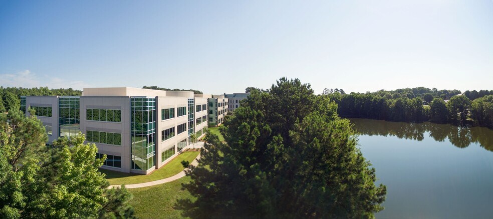 360 Kingsley Park Dr, Fort Mill, SC à louer - Photo du bâtiment - Image 2 de 12