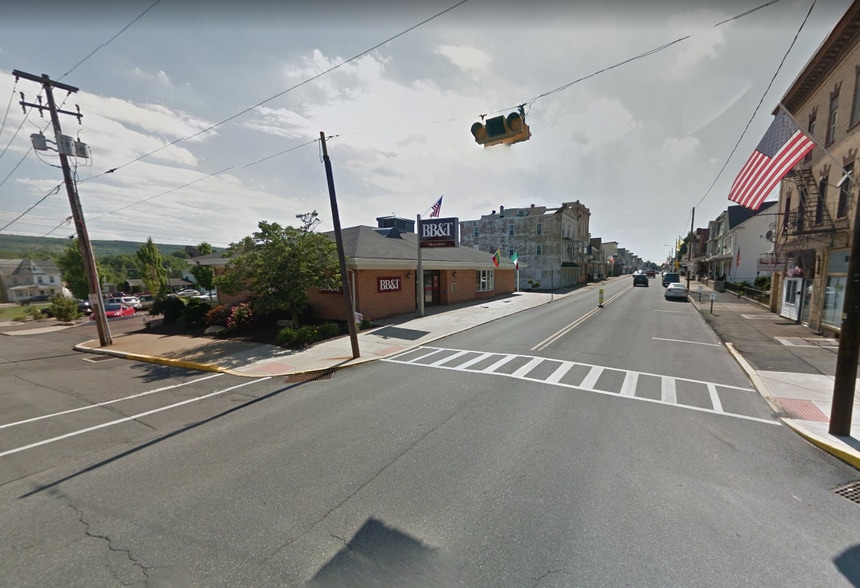 Bank Investment Portfolio portfolio of 7 properties for sale on LoopNet.ca - Building Photo - Image 3 of 15