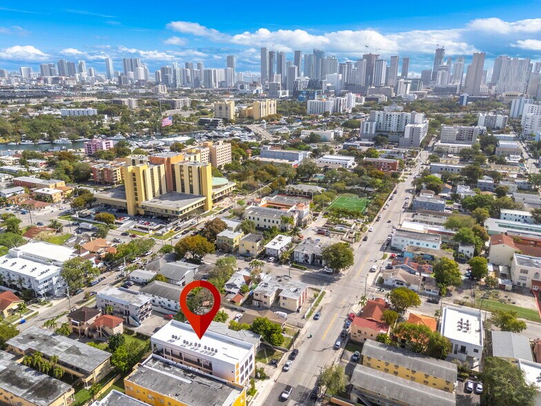 1037 NW 2nd St, Miami, FL à vendre - Photo du bâtiment - Image 2 de 22