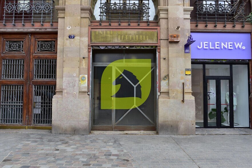 Immeuble residentiel dans Barcelone, Barcelona à vendre - Photo intérieure - Image 1 de 2