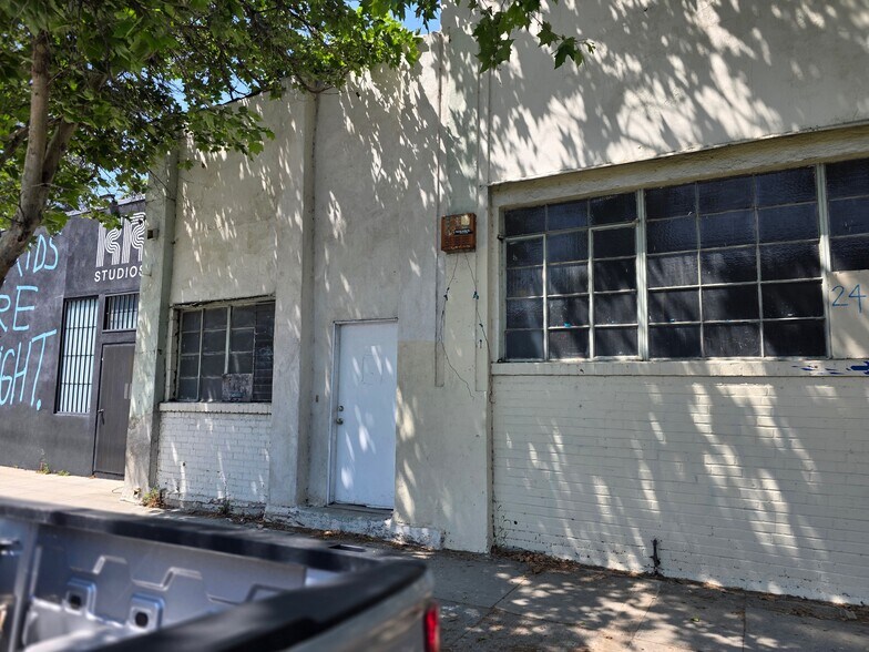 2473 Fletcher Dr, Los Angeles, CA à louer - Photo du bâtiment - Image 3 de 10