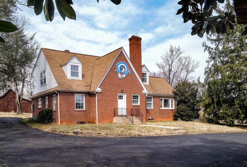 2256 S Seminole Trl, Madison, VA à vendre - Photo du bâtiment - Image 1 de 1