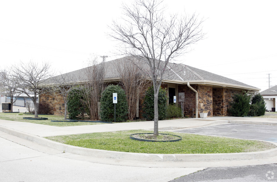 610 W Hensley Blvd, Bartlesville, OK for sale - Primary Photo - Image 1 of 2