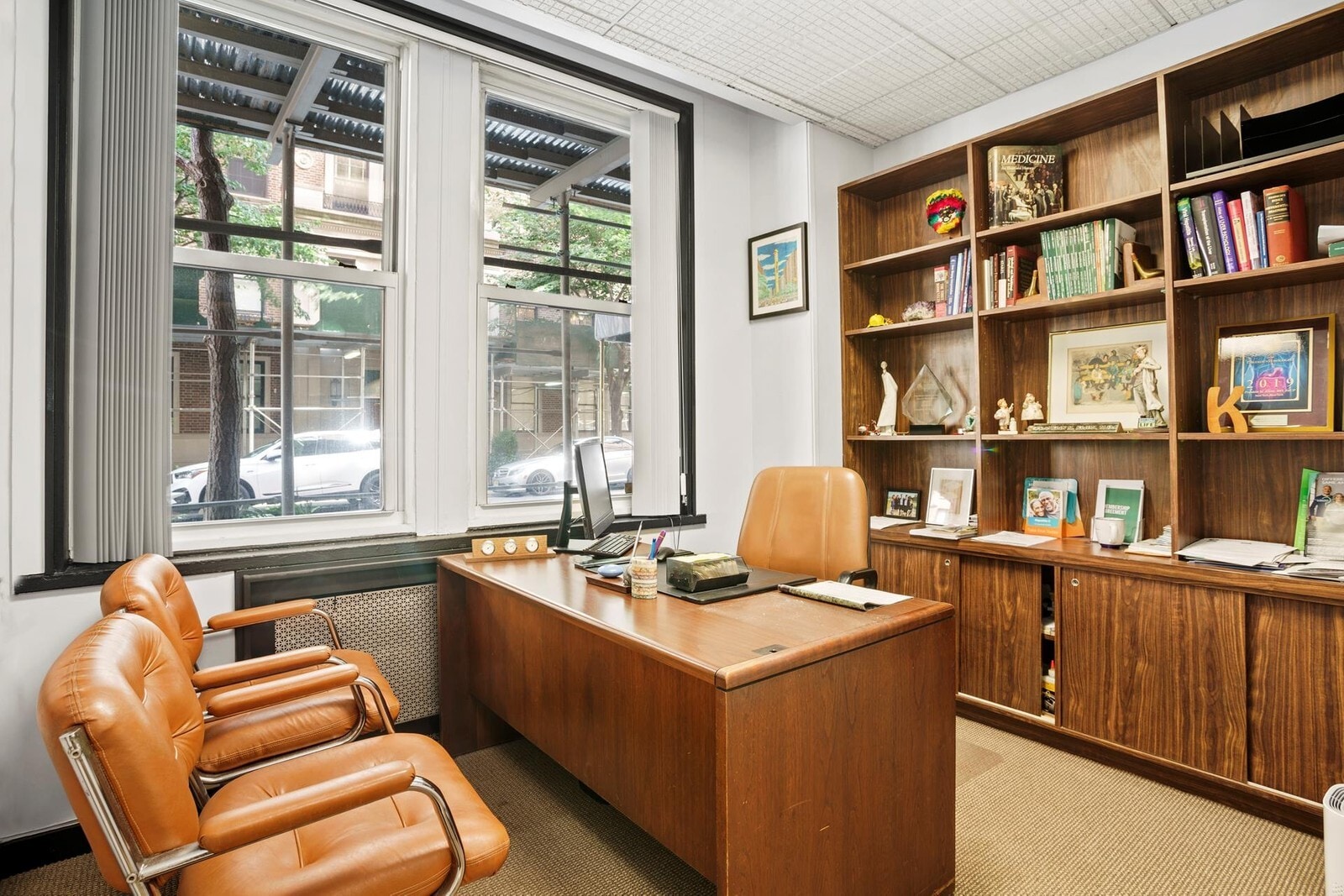 1120 Park Ave, New York, NY for sale Interior Photo- Image 1 of 6