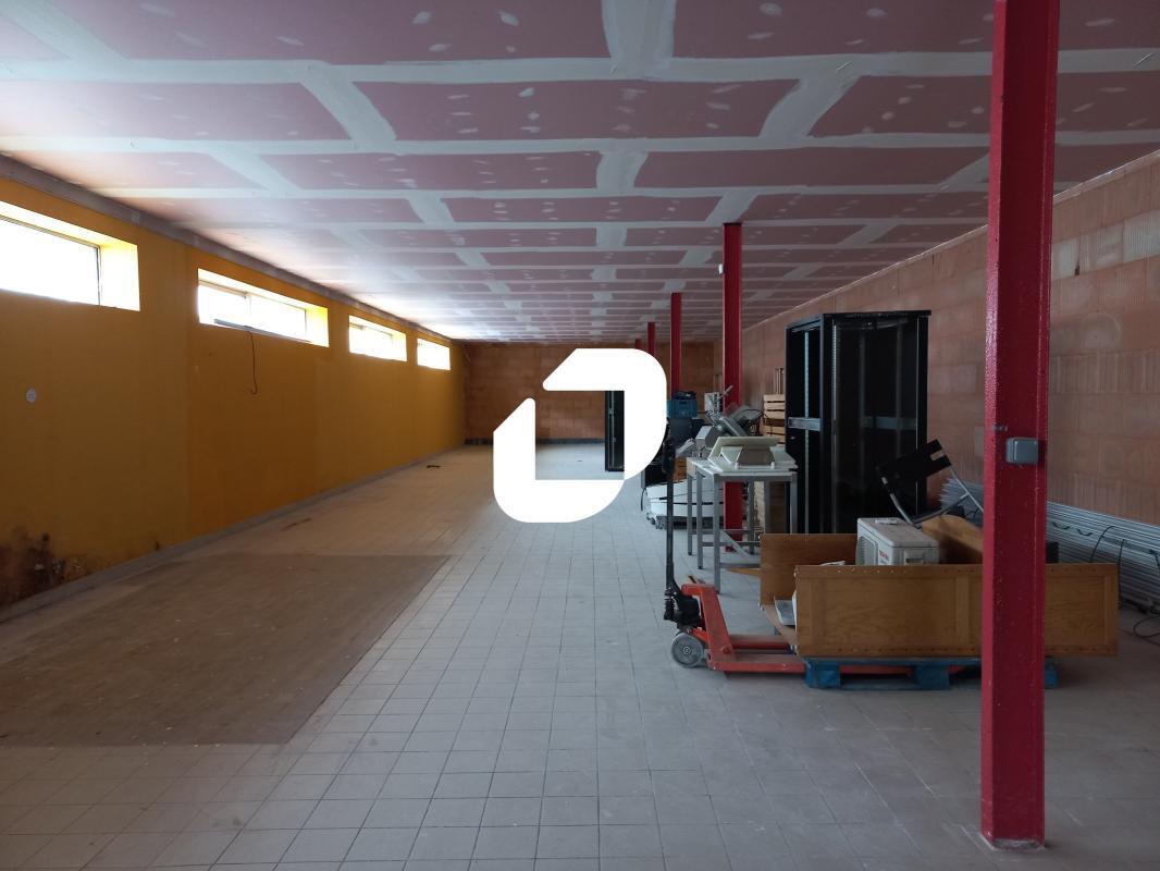 Retail in Wasquehal for lease Interior Photo- Image 1 of 6