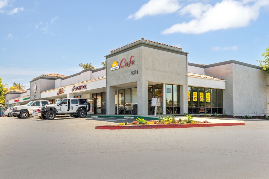 1031 S Santa Fe Ave, Vista, CA à louer - Photo du bâtiment - Image 2 de 6