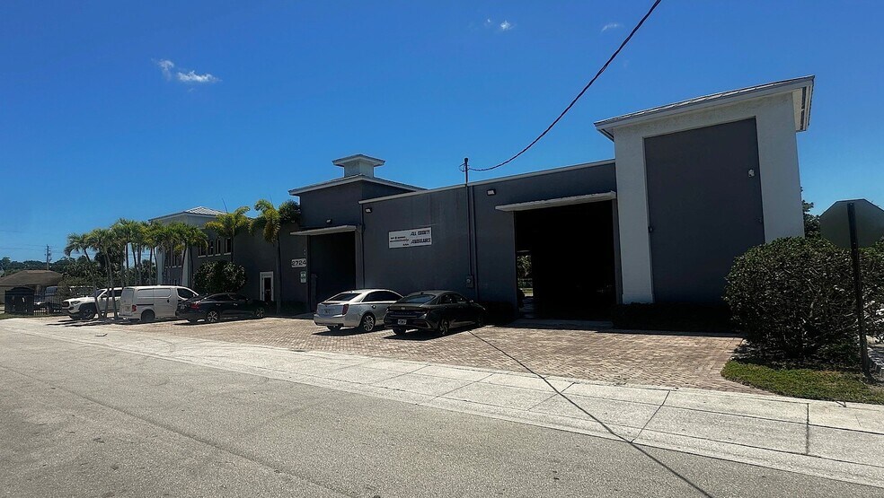 2724 Shawnee Ave, West Palm Beach, FL à louer - Photo du bâtiment - Image 2 de 14