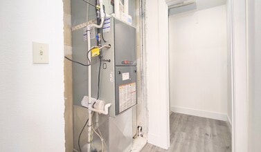 12208-12222 SE Market St, Portland, OR for lease Interior Photo- Image 1 of 10