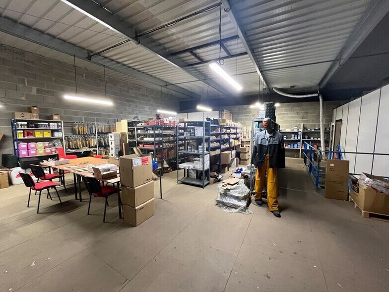Flex in Mérignac for lease - Interior Photo - Image 3 of 8