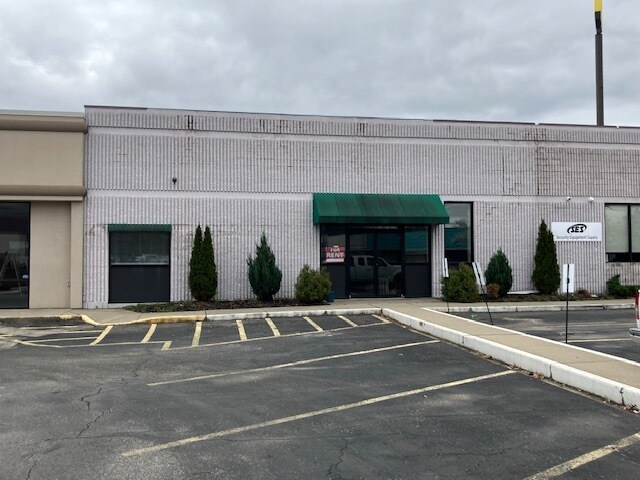 1-9 Fletcher Sq, Dunbar, WV à louer - Photo du bâtiment - Image 2 de 15