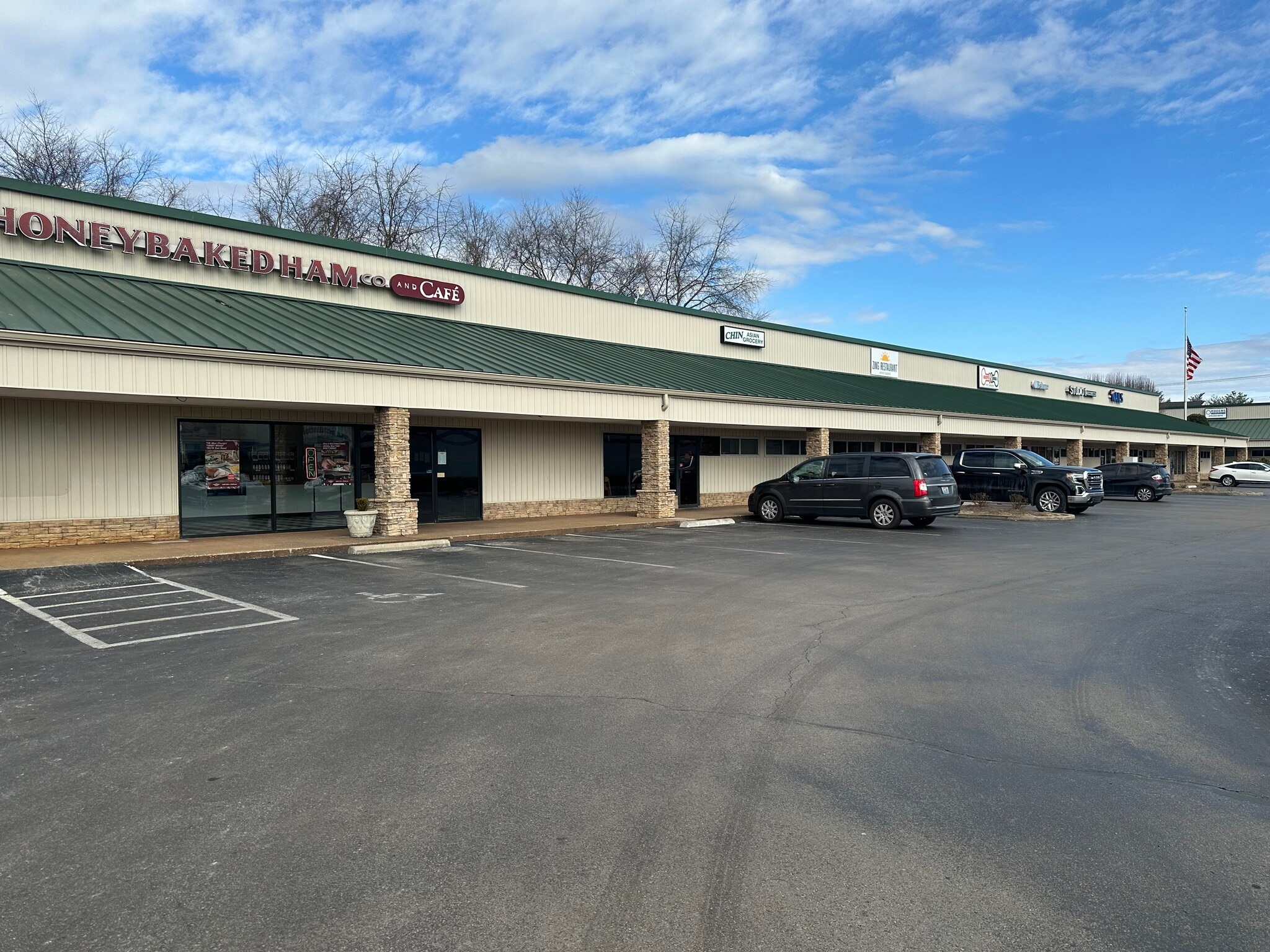 1051 Bryant Way, Bowling Green, KY for lease Building Photo- Image 1 of 7