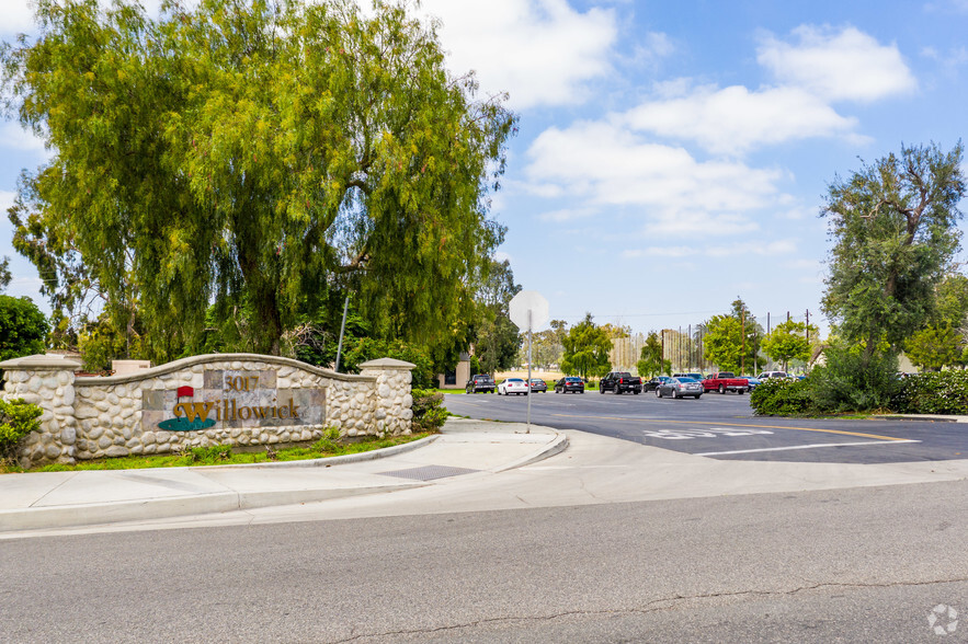 3017 W 5th St, Santa Ana, CA for sale - Building Photo - Image 1 of 1