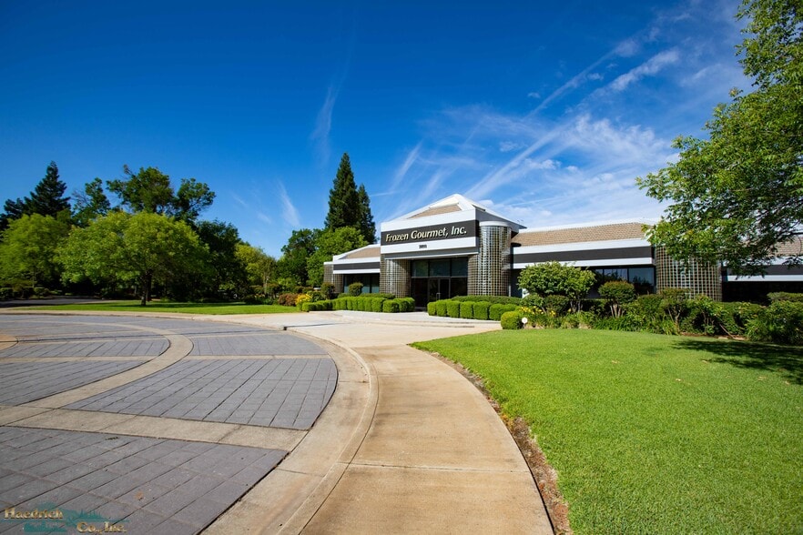 5800 Airport Rd, Redding, CA for lease - Building Photo - Image 2 of 16