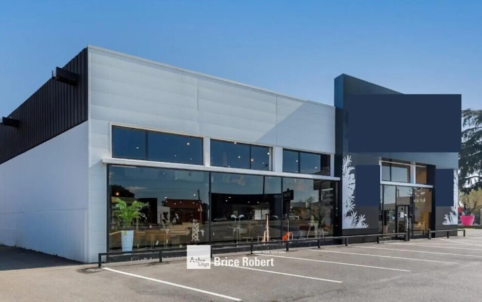 Industriel dans Saint-Priest à vendre - Photo du bâtiment - Image 2 de 9