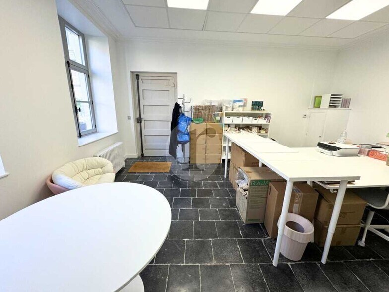 Office in Lille for lease - Interior Photo - Image 2 of 3