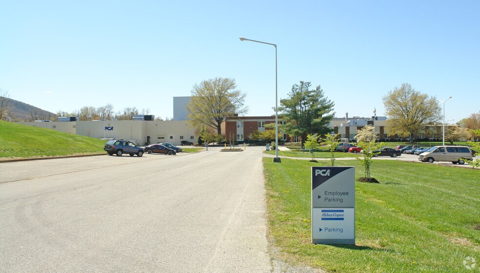 7500 Shadwell Dr, Roanoke, VA à louer - Photo du bâtiment - Image 2 de 11