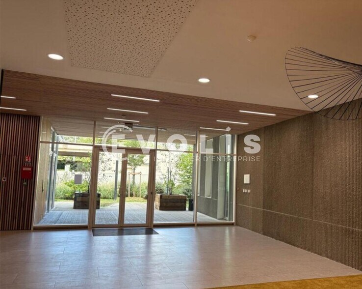 70 A Cours Tolstoï, Villeurbanne à vendre - Photo du bâtiment - Image 2 de 11