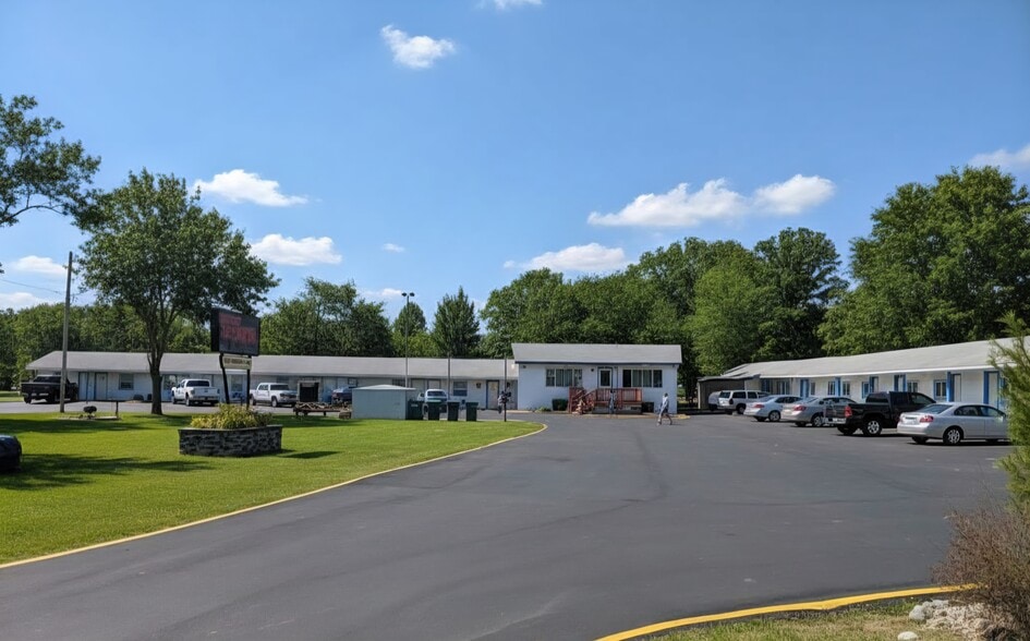 131 Church St, Montello, WI for sale - Building Photo - Image 1 of 16