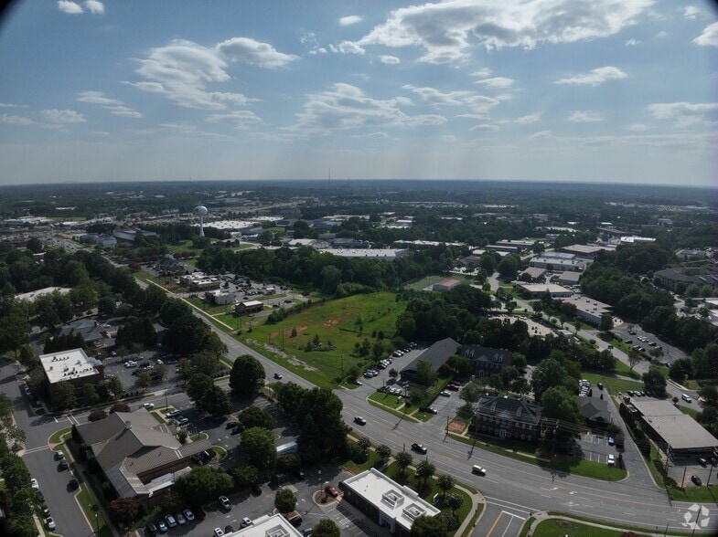 211 Williamson Rd, Mooresville, NC for sale - Matterport Community - Image 2 of 25