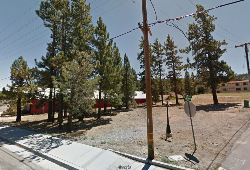 40661 Big Bear Blvd, Big Bear Lake, CA à louer - Photo du bâtiment - Image 1 de 2