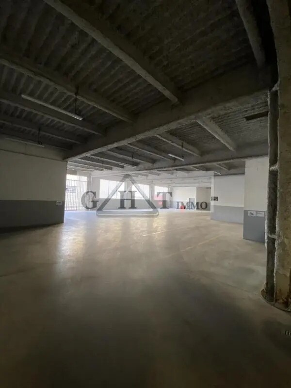 Industrial in Saint-Maur-des-Fossés for lease Interior Photo- Image 1 of 4