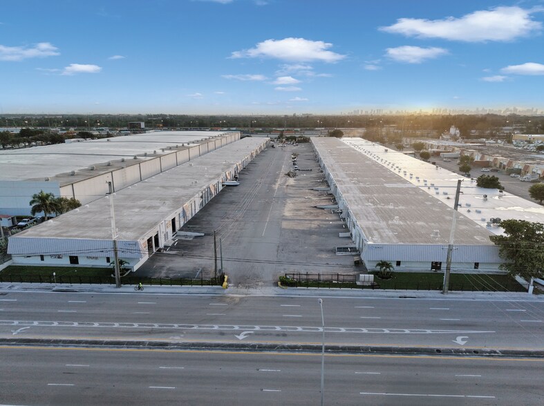 5551-5595 NW 72nd Ave, Miami, FL à louer - Photo principale - Image 1 de 5