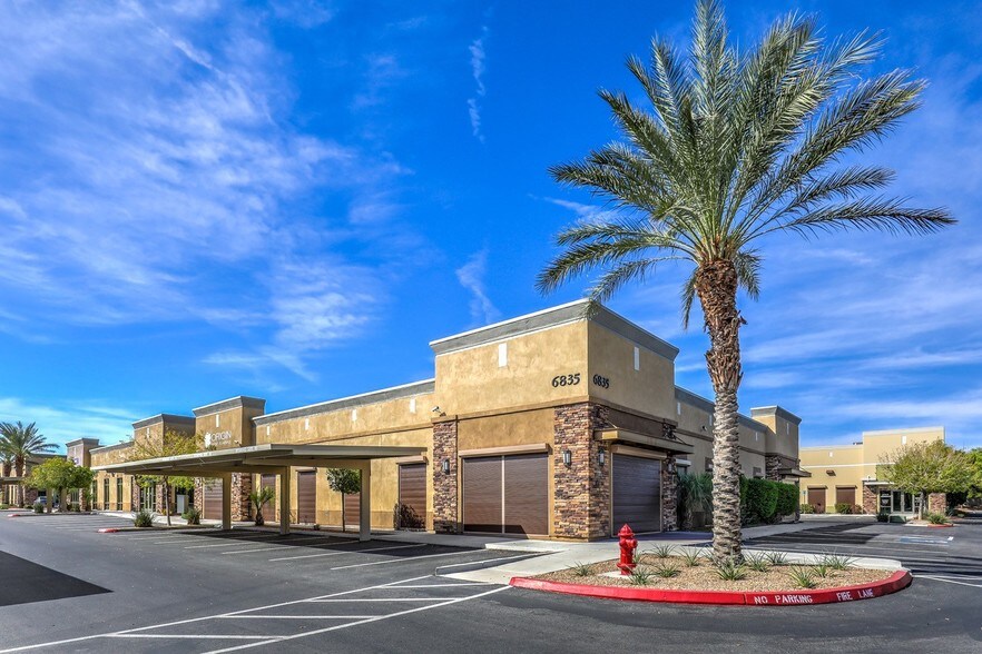 6835 S Eastern Ave, Las Vegas, NV à louer - Photo du bâtiment - Image 3 de 7