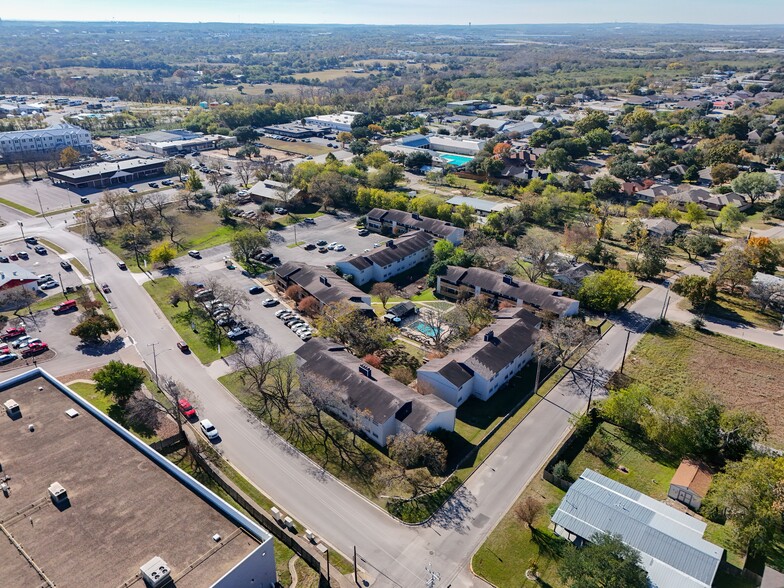 483 Laurel Ln, New Braunfels, TX à vendre - Photo du bâtiment - Image 3 de 16