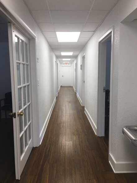 575 S 2nd Ave, Saint Petersburg, FL for lease - Interior Photo - Image 3 of 5