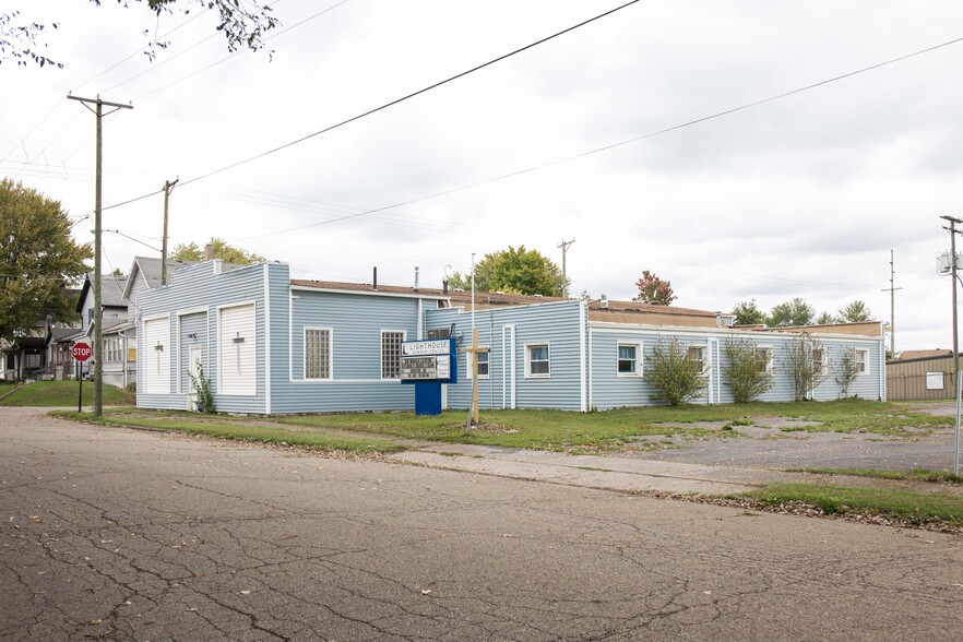 1900 Stark Ave SW, Canton, OH for sale - Building Photo - Image 1 of 1