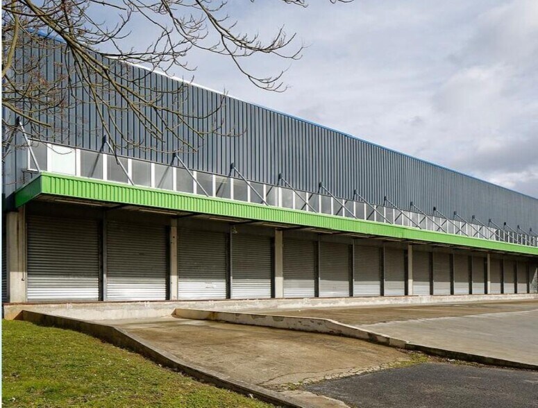 Office in SAINT-OUEN-L'AUMONE for lease - Building Photo - Image 2 of 3