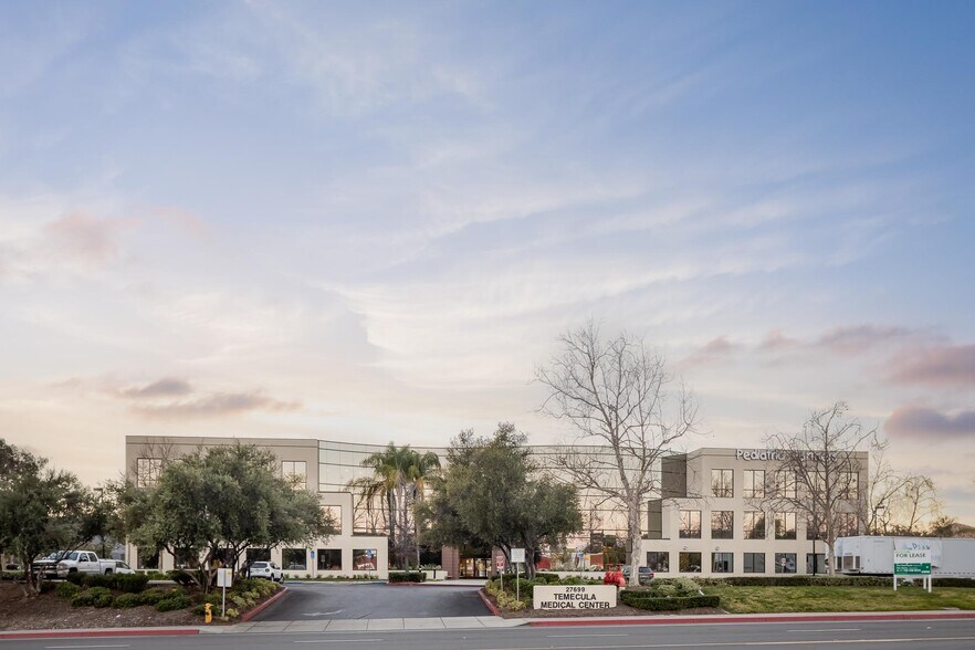 27699 Jefferson Ave, Temecula, CA à louer - Photo du bâtiment - Image 3 de 14