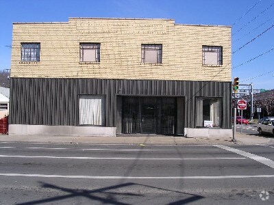 100 Lee St W, Charleston, WV à vendre - Photo du bâtiment - Image 2 de 3