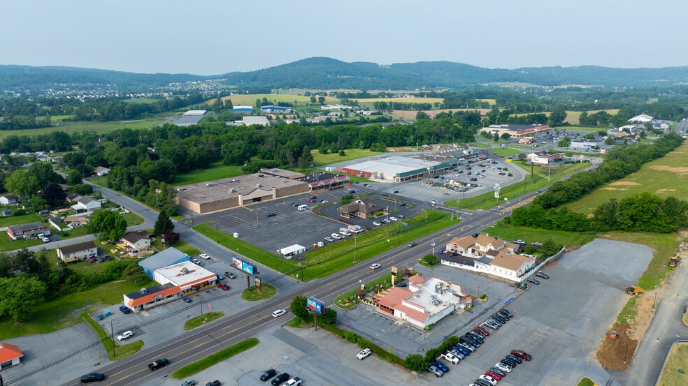 4710 Penn Ave, Sinking Spring, PA for lease - Building Photo - Image 2 of 35