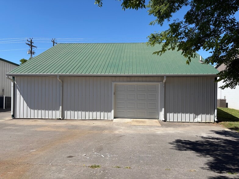 1112 W College St, Murfreesboro, TN à louer - Photo du bâtiment - Image 2 de 12