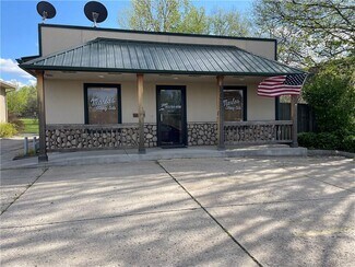 Plus de détails pour 605 Baptiste Dr, Paola, KS - Commerce de détail à vendre