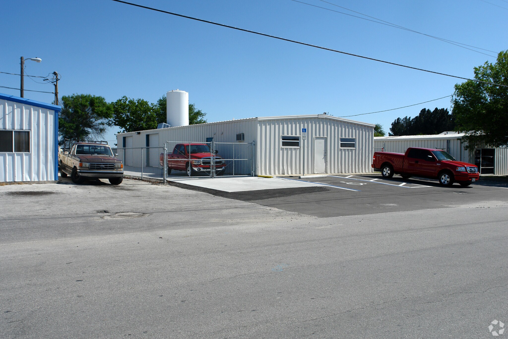 2060 Range Rd, Clearwater, FL for lease Primary Photo- Image 1 of 16